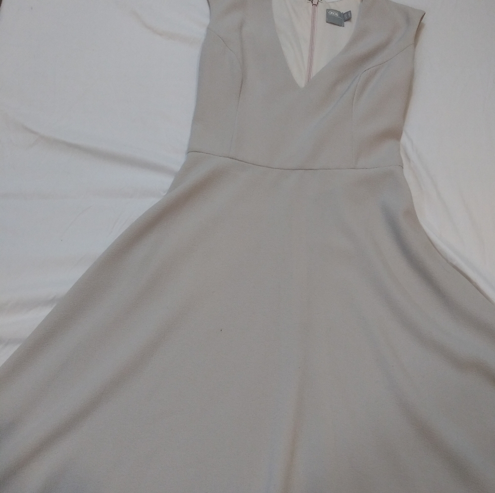 ⭐❗Final price drop❗⭐ ASOS v neck, skater, dress - Picture 3 of 10